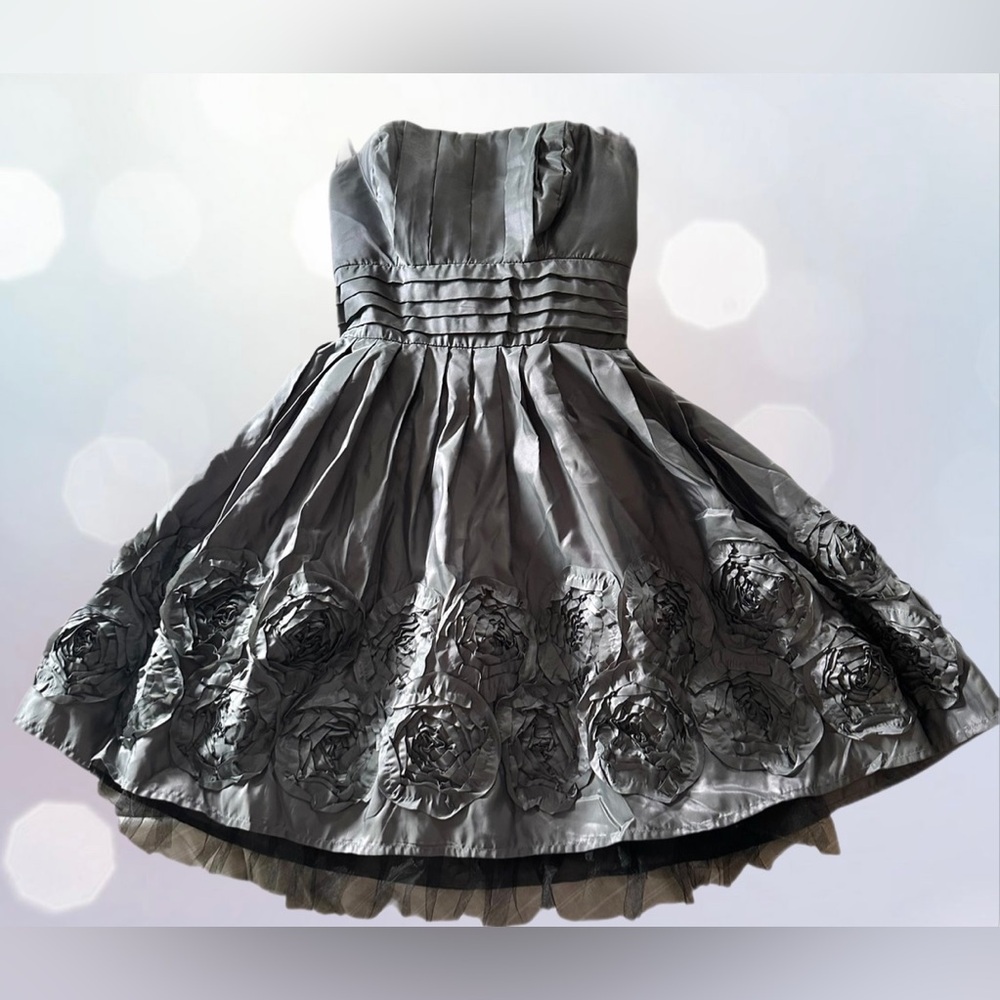 Candie’s Strapless Gray Shimmery Juniors Size 7 Dress with Rosettes & Tie Back